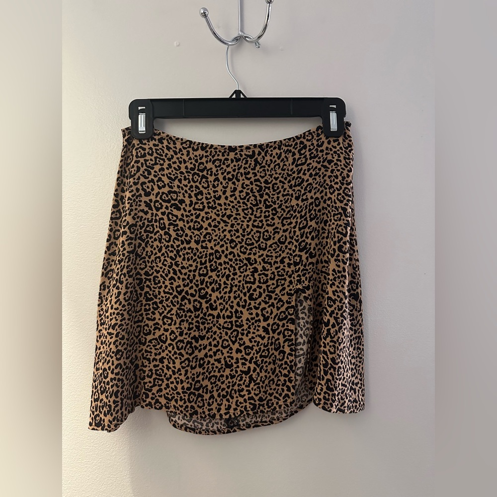 Reformation Margot skirt with slit - leopard print - size 4 - never worn